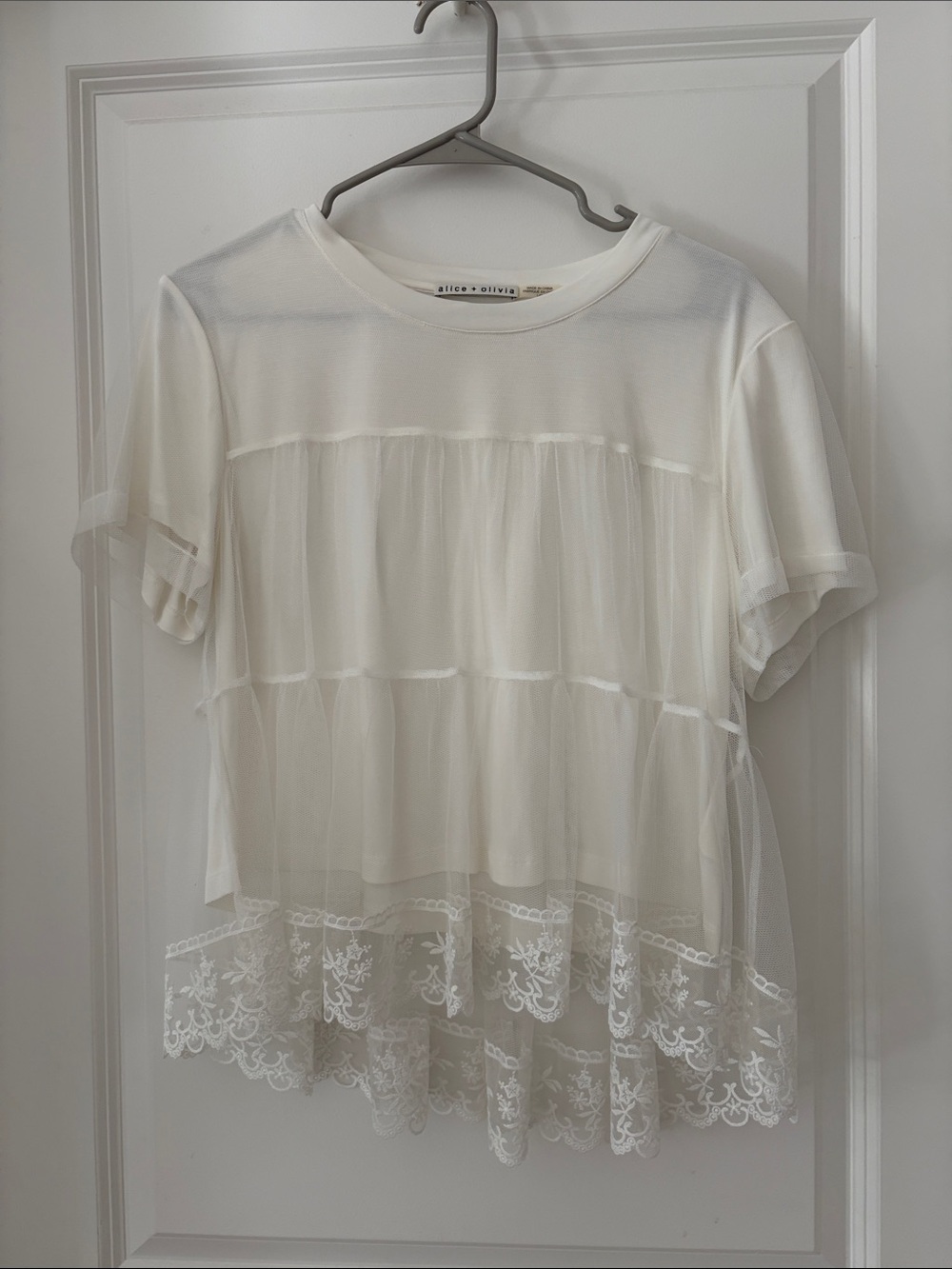Alice + Olivia Cream Lace Tiered Short Sleeve Top